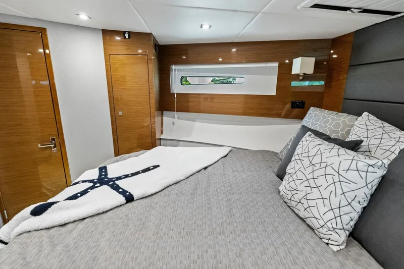 Slide: The Image of 2019 Cruisers Yachts 42 Cantius 'Truly Ineffable' - 6066631