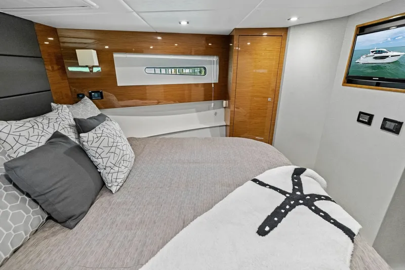 Slide: The Image of 2019 Cruisers Yachts 42 Cantius 'Truly Ineffable' - 6066632