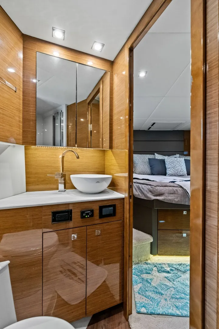 Slide: The Image of 2019 Cruisers Yachts 42 Cantius 'Truly Ineffable' Head - 6066633