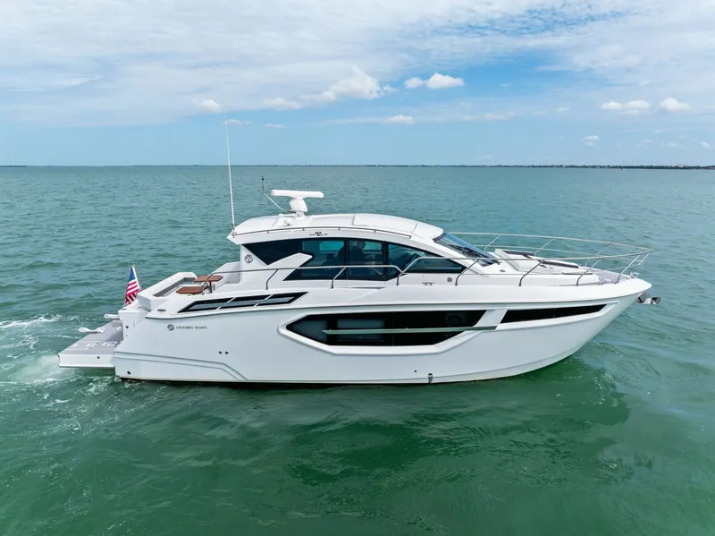 Slide: The Image of 2019 Cruisers Yachts 42 Cantius 'Truly Ineffable' - 6066658