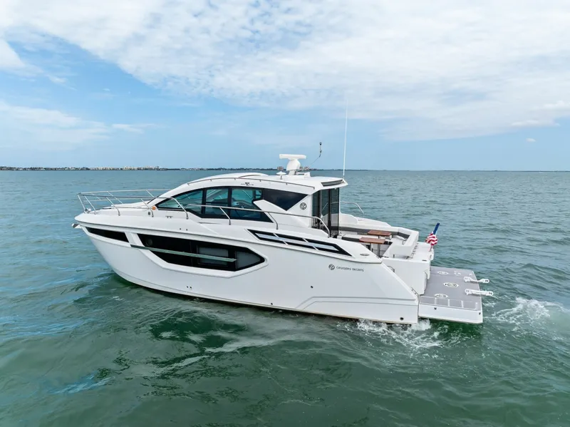 Slide: The Image of 2019 Cruisers Yachts 42 Cantius 'Truly Ineffable' - 6066662