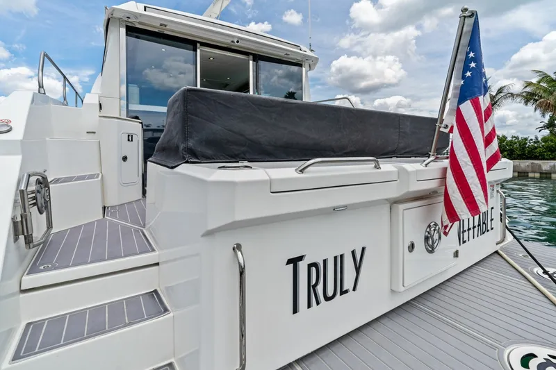 Slide: The Image of 2019 Cruisers Yachts 42 Cantius 'Truly Ineffable' - 6066587