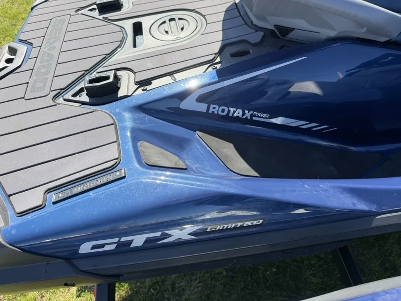 Slide: The Image of Bombardier Sea Doo GTX 300 Limited 2023 - 6065757