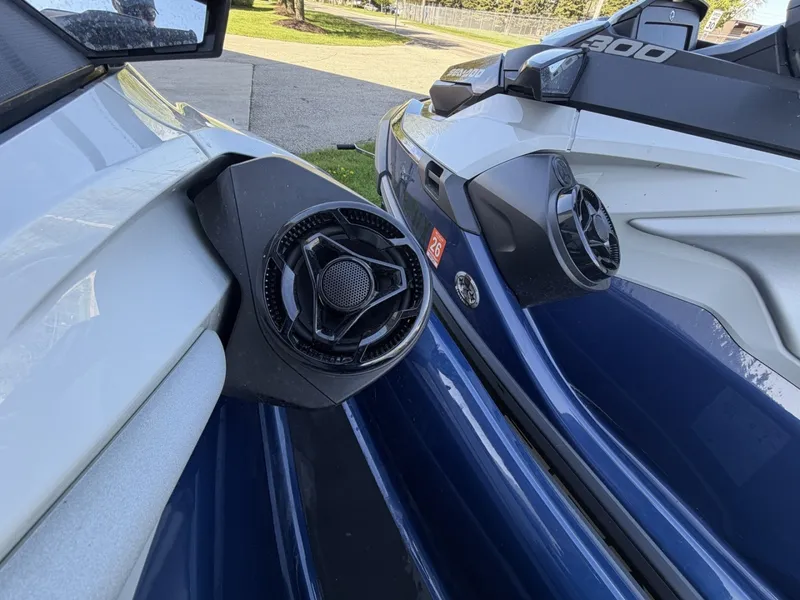 Slide: The Image of Bombardier Sea Doo GTX 300 Limited 2023 - 6065753