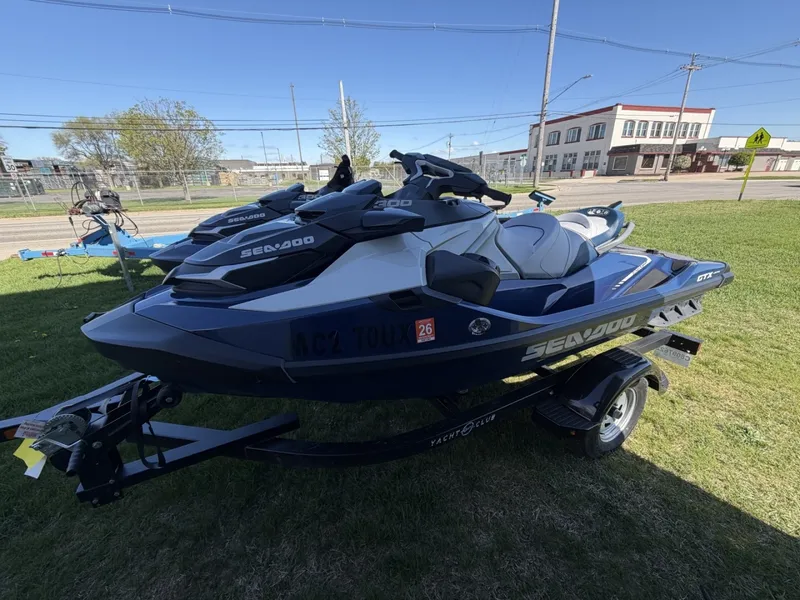 Slide: The Image of Bombardier Sea Doo GTX 300 Limited 2023 - 6065749