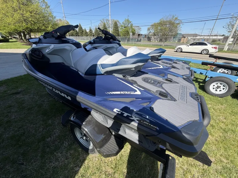 Slide: The Image of Bombardier Sea Doo GTX 300 Limited 2023 - 6065750