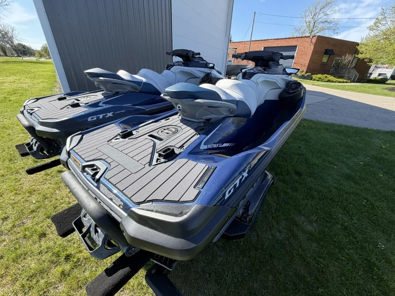 Slide: The Image of Bombardier Sea Doo GTX 300 Limited 2023 - 6065761