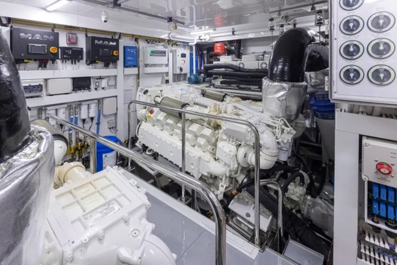 Slide: The Image of Ocean Alexander 27R 2027 - 6065884