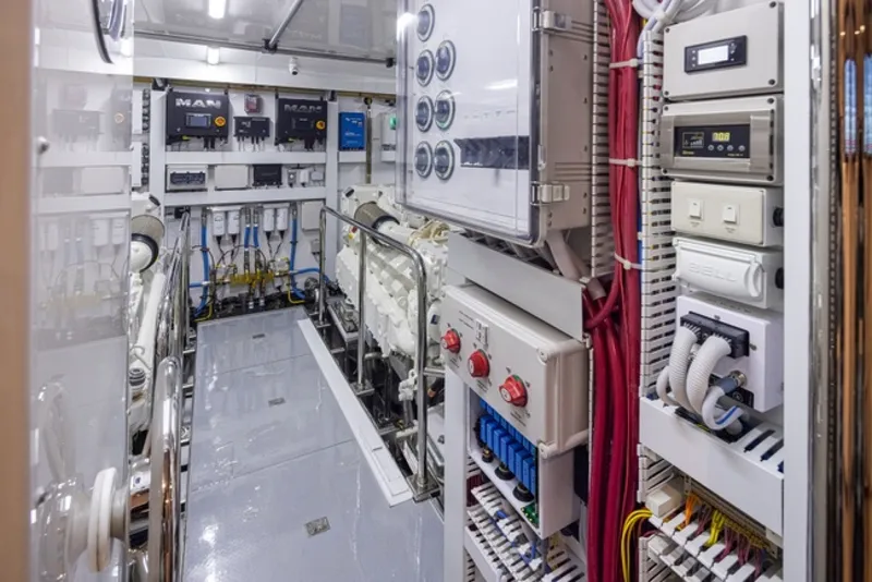 Slide: The Image of Ocean Alexander 27R 2027 - 6065885