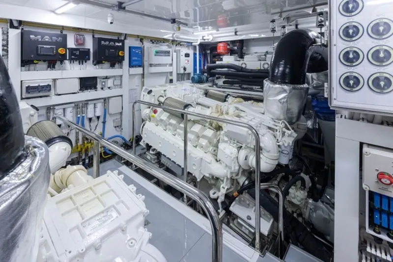 Slide: The Image of Ocean Alexander 27R 2027 - 6065886