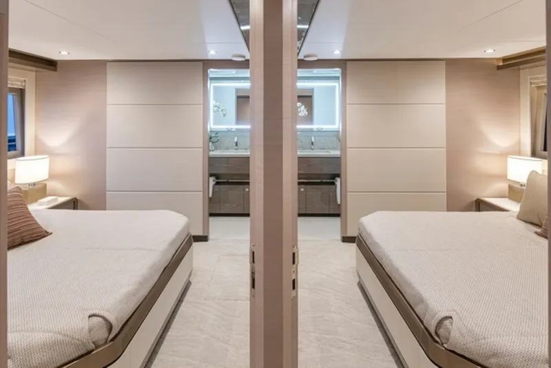 Slide: The Image of Ocean Alexander 27R 2027 - 6065894