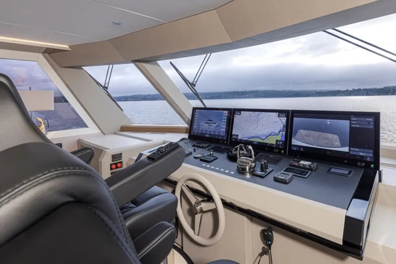 Slide: The Image of Ocean Alexander 27R 2027 - 6065900