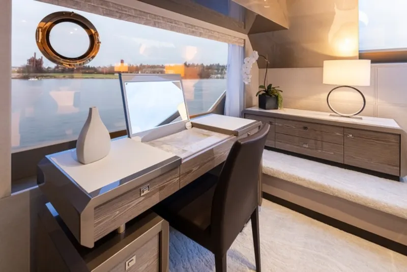 Slide: The Image of Ocean Alexander 27R 2027 - 6065910