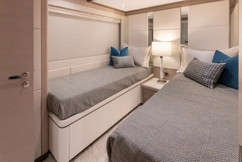 Slide: The Image of Ocean Alexander 27R 2027 - 6065922