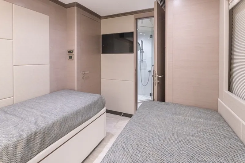 Slide: The Image of Ocean Alexander 27R 2027 - 6065923