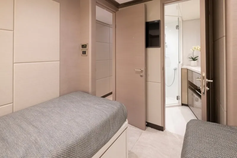 Slide: The Image of Ocean Alexander 27R 2027 - 6065924