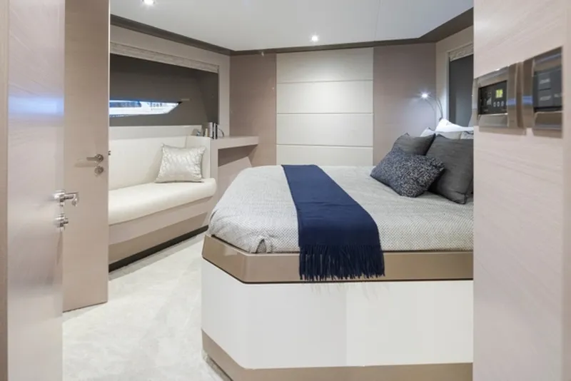 Slide: The Image of Ocean Alexander 27R 2027 - 6065926