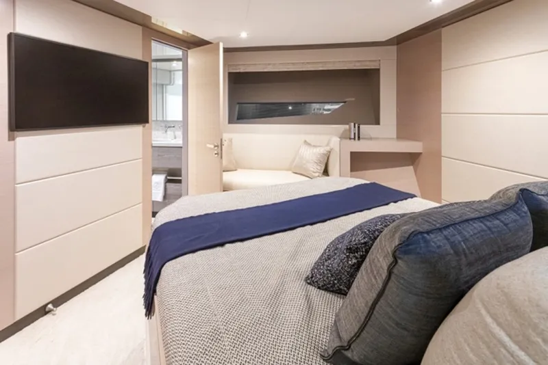 Slide: The Image of Ocean Alexander 27R 2027 - 6065927