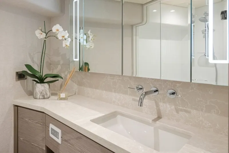 Slide: The Image of Ocean Alexander 27R 2027 - 6065930