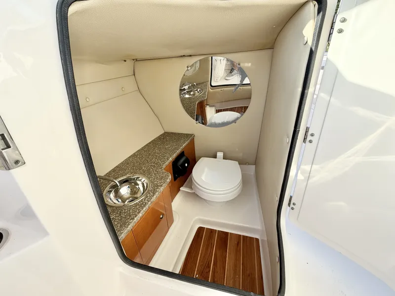 Slide: The Image of Robalo R247 Dual Console 2012 - 6066114