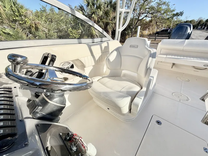 Slide: The Image of Robalo R247 Dual Console 2012 - 6066127