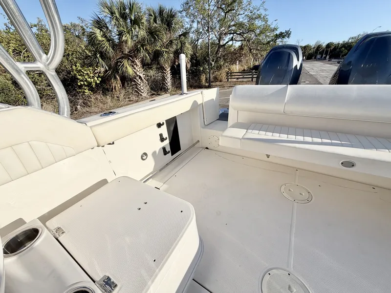 Slide: The Image of Robalo R247 Dual Console 2012 - 6066121