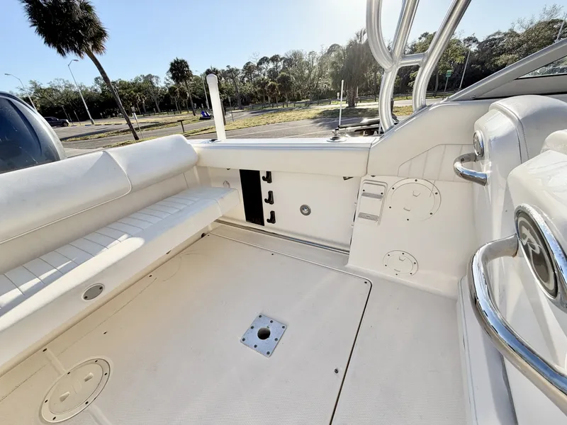 Slide: The Image of Robalo R247 Dual Console 2012 - 6066123