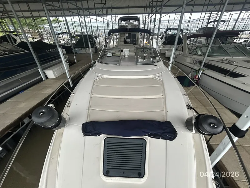 Slide: The Image of 32' Regal foredeck aft - 6069916