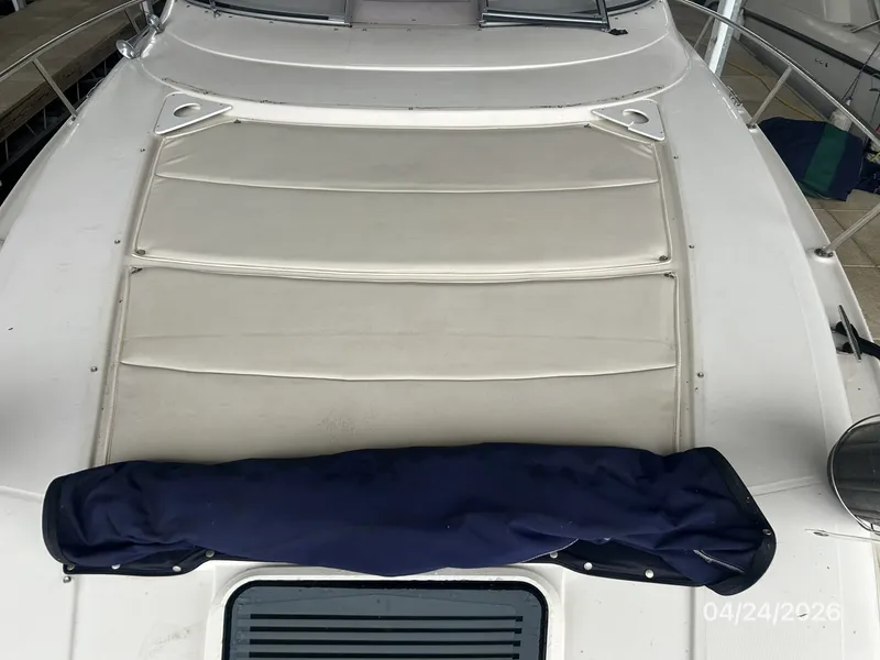 Slide: The Image of 32' Regal foredeck sunpad - 6069919