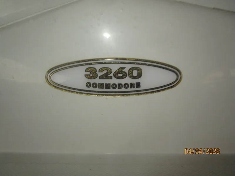 Slide: The Image of 32' Regal model plaque - 6069950