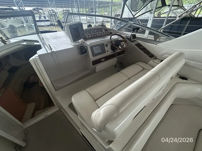 Slide: The Image of 32' Regal helm1 - 6069949