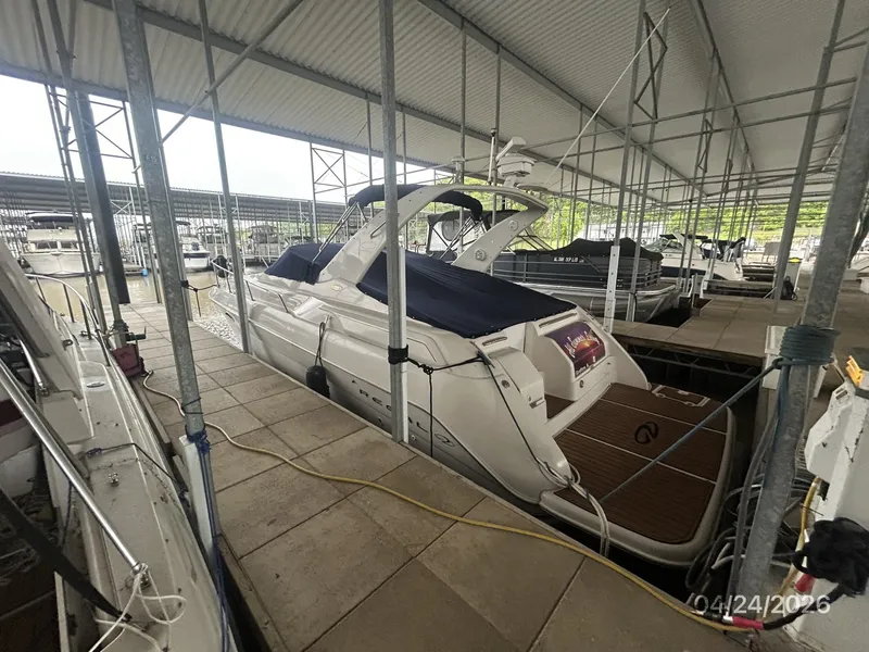 Slide: The Image of 32' Regal port aft profile - 6069951
