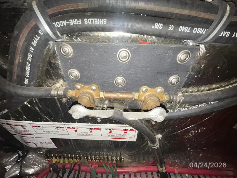 Slide: The Image of 32' Regal fuel manifold - 6069920
