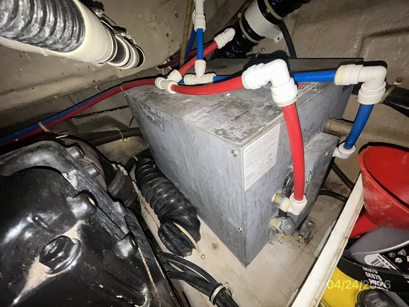 Slide: The Image of 32' Regal water heater - 6070354