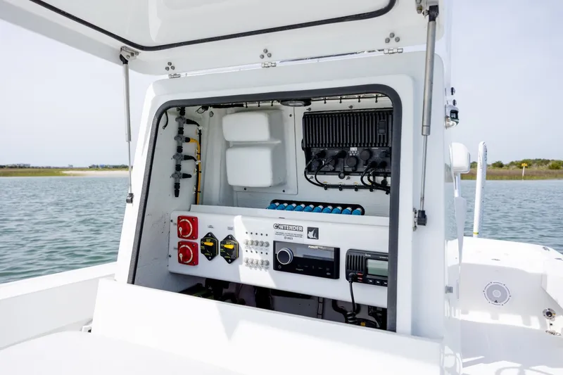 Slide: The Image of Contender 23 Bay 2024 - 6066532