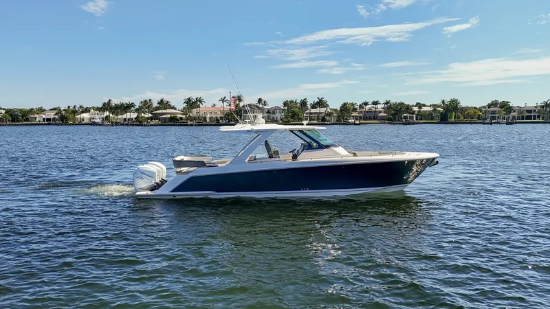 The Image of Tiara 38 LS 2020 - 6066565