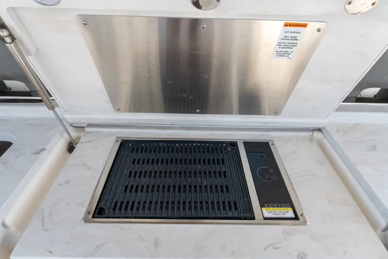 Slide: The Image of Tiara 38 LS 2020 - 6066634