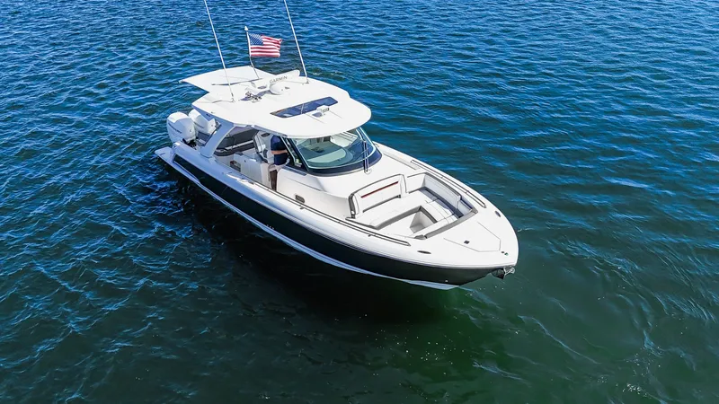 Slide: The Image of Tiara 38 LS 2020 - 6066571