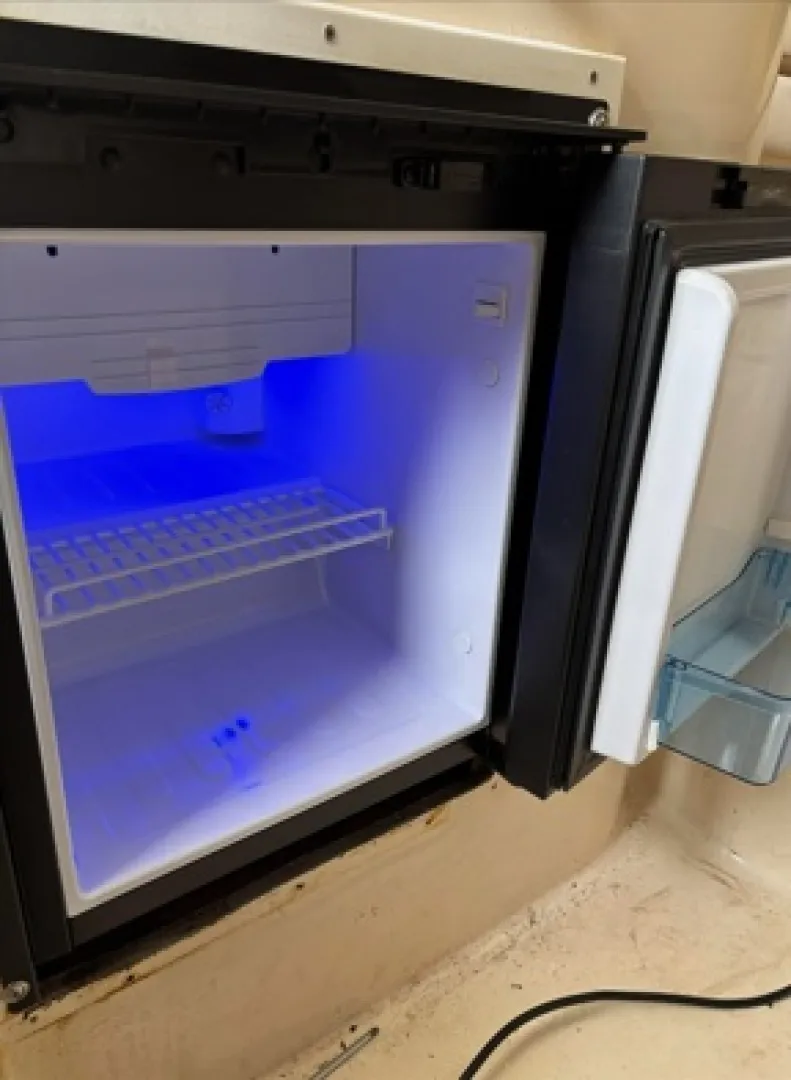 Slide: The Image of New NORCOLD Fridge Interior - 6067423