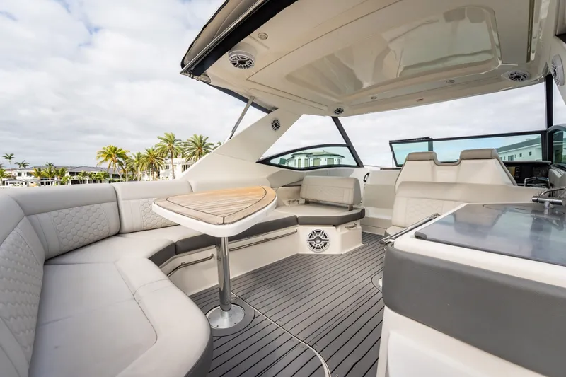 Slide: The Image of Sea Ray Sundancer 320 Outboard 2021 - 6067079