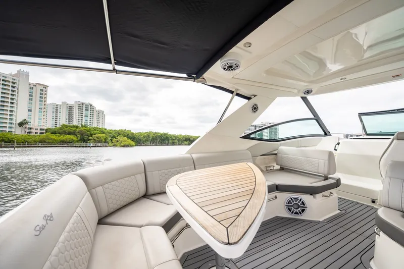 Slide: The Image of Sea Ray Sundancer 320 Outboard 2021 - 6067084