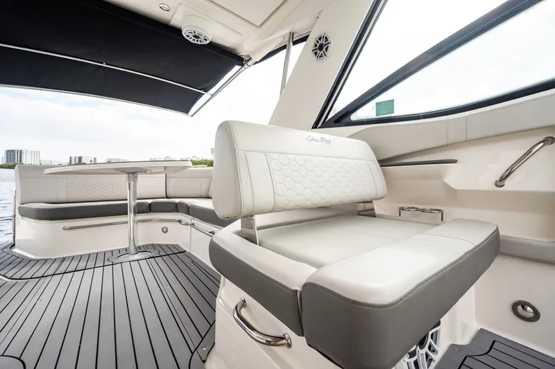 Slide: The Image of Sea Ray Sundancer 320 Outboard 2021 - 6067085