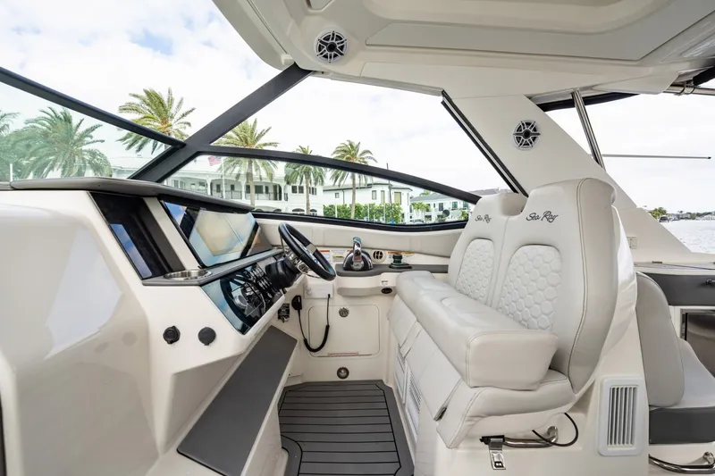 Slide: The Image of Sea Ray Sundancer 320 Outboard 2021 - 6067086