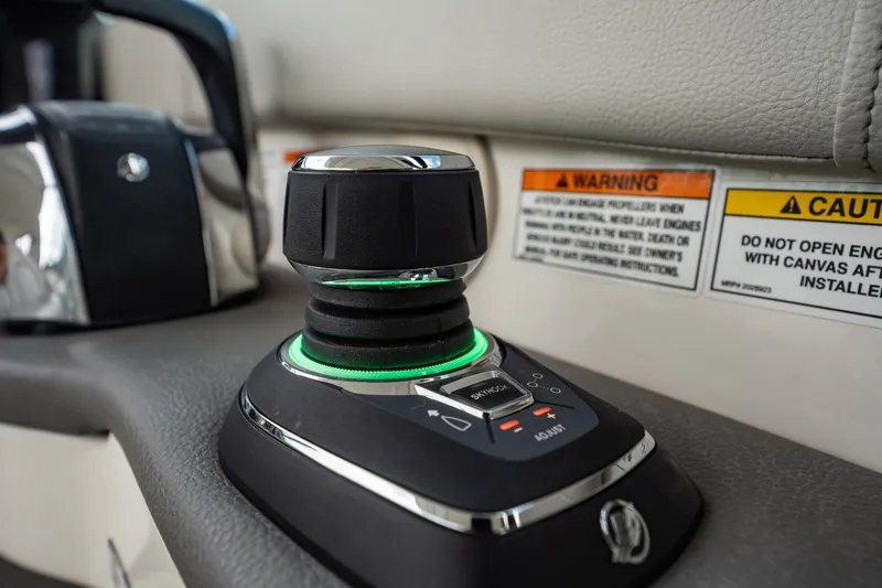 Slide: The Image of Sea Ray Sundancer 320 Outboard 2021 - 6067089