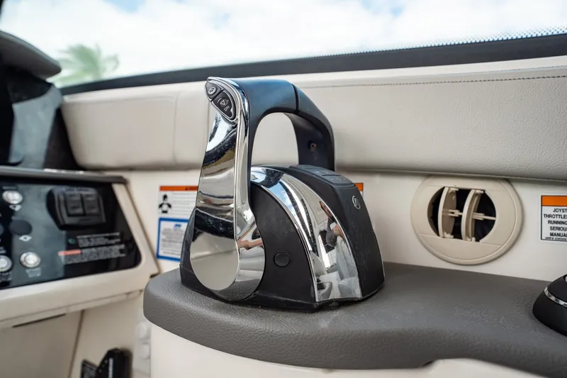 Slide: The Image of Sea Ray Sundancer 320 Outboard 2021 - 6067090