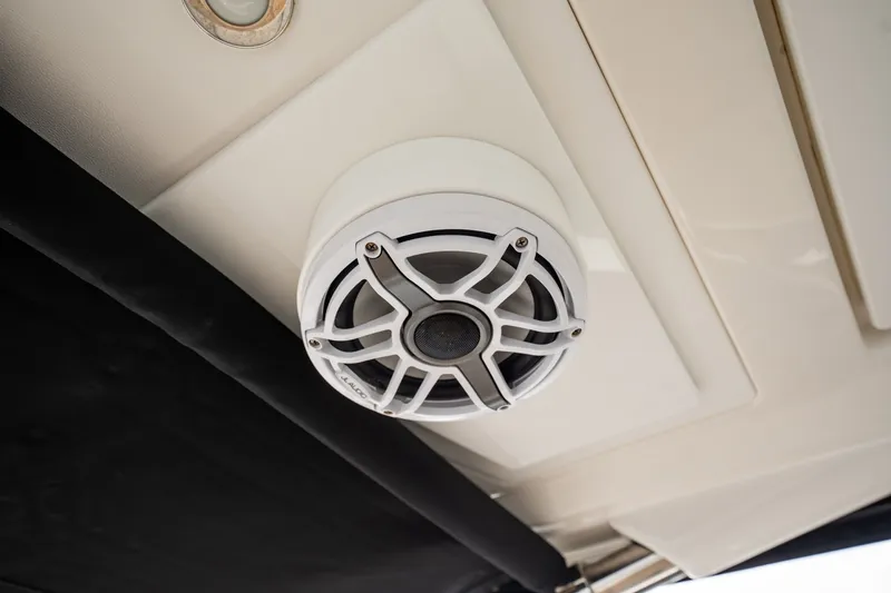 Slide: The Image of Sea Ray Sundancer 320 Outboard 2021 - 6067095