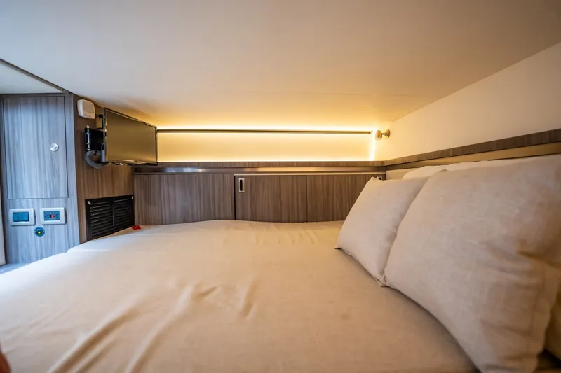 Slide: The Image of Sea Ray Sundancer 320 Outboard 2021 - 6067096