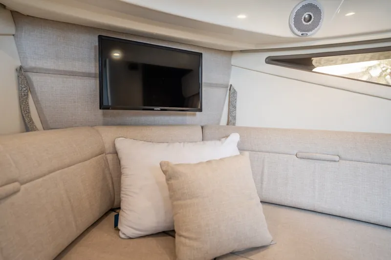 Slide: The Image of Sea Ray Sundancer 320 Outboard 2021 - 6067099