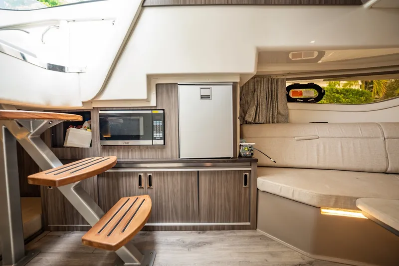 Slide: The Image of Sea Ray Sundancer 320 Outboard 2021 - 6067101