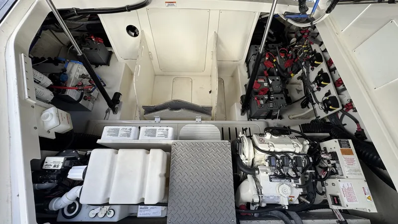 Slide: The Image of Sea Ray Sundancer 320 Outboard 2021 - 6067102